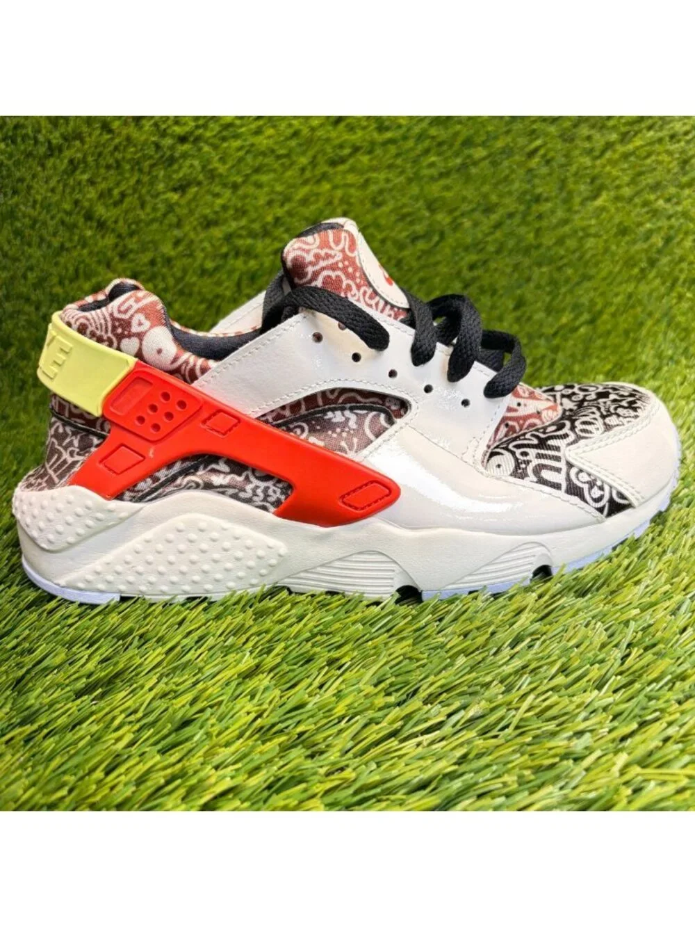 Nike Air Huarache Run Boys Size 6Y White Black Athletic Running Shoes Sneakers